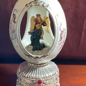HOME FOR THE HOLIDAYS LARGE MUSICAL EGG ROTATING ANGEL PLAYS “